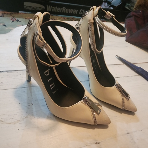 Tatum Pumps Size 5 Gianni Bini - Picture 4 of 11